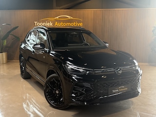 Volkswagen Tiguan 1.5 eHybrid R-Line Edition Black-Line 20 inch wielen Head up display Adp. Cruise Control  Ergo Active Stoelen Viturele Cockpit stuurverwarming stoel koeling