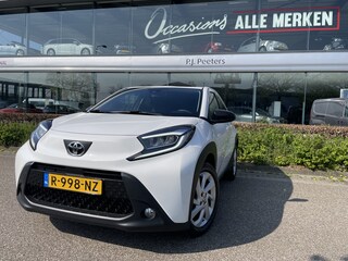 Toyota Aygo 1.0 VVT-i MT first Achteruitrijcamera - Airco - Apple carplay - Bluetooth - Cruise control - Led verlichting -  Licht metalen velgen 17 inch - Radio - Mistlampen - Stuur multifunctioneel - Stuur leder - Elektrische ramen voor - Regensensor - Start/stop systeem