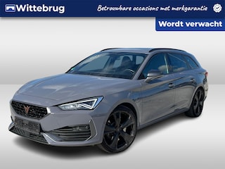 Cupra Leon 1.4 e-Hybrid 245PK Black Edition / Panorama dak / Virtual Cockpit / Lederen bekleding / Geheugen stoelen / 19'' LMV