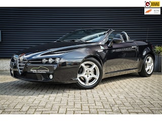 Alfa Romeo Spider 2.2 JTS Exclusive | ECC | CC | Elektr. verst. stoelen | Metallic Lak| Leder | Zeer Mooi! |