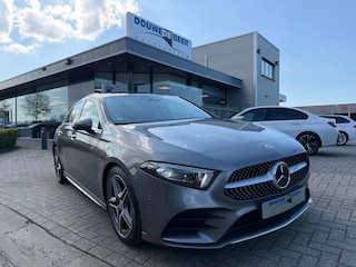 Mercedes-Benz A-klasse 180 AMG Pano-Dak | Trekhaak | Memory | Carplay | Camera |