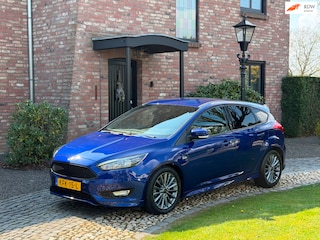 Ford Focus 1.0 140 pk ST-Line Navi winterpack Pdc