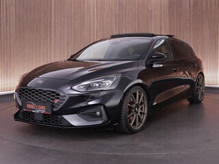 Ford Focus ST-3 2.3 280pk |dealer onderhouden|19" sparco|panoramadak|head-up|B&O|adaptive LED|Apple carplay|parkeercamera|adaptive cruise control|winterpack|