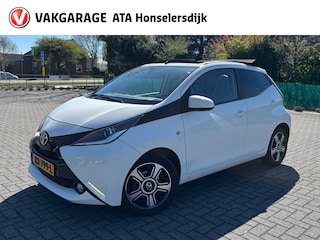 Toyota Aygo 1.0 VVT-i x-pose | Automaat | Camera achter | Climate control | Schuif/open dak | Carplay |