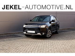 Mitsubishi Outlander 2.0 PHEV Executive Edition 1e eigenaar, Panoramadak, Leren bekleding, Trekhaak, Camera,enz