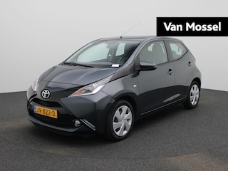 Toyota Aygo 1.0 VVT-i x-play | Navigatie | Camera | Airco |