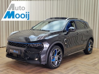 Lynk & Co 01 1.5 Hybride / Zwart / MY 23 FACELIFT / Zwarte Hemel / Slechts 30.572 km / Infinity Sound / 360 Camera / Panoramadak / Adaptive Cruise / Memory Seat / Apple Carplay
