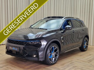 Lynk & Co 01 1.5 Hybride / Zwart / MY 23 FACELIFT / Zwarte Hemel / Slechts 30.572 km / Infinity Sound / 360 Camera / Panoramadak / Adaptive Cruise / Memory Seat / Apple Carplay