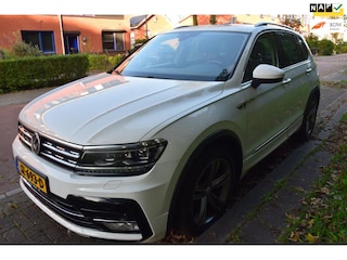 Volkswagen Tiguan 1.4 TSI ACT Connected Series hele mooie tiguan pano,automaat,met leuke opties,R-LINE wordt ermee gereden,