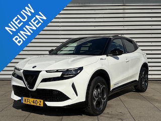 Alfa Romeo Junior 1.2 Turbo Hybrid Ibrida Sport Speciale | Schuif kanteldak | Alcantara interieur | Pack Techno