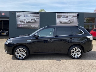 Mitsubishi Outlander 2.0 PHEV instyle+ 130.645 Kilometer n.a.p - Airco ecc - Cruise - Camera - Leer - Schuif/kanteldak - Trekhaak