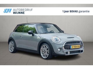 Mini Mini 192pk Chili Serious Business | JCW Pakket | Panoramadak | Keyless | Camera | Harman/kardon | Winter Pakket
