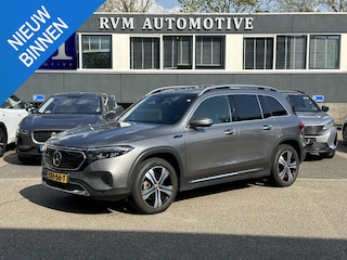 Mercedes-Benz EQB 350 4MATIC Luxury Line 7p. 67 kWh SOH 95% | MAGA VOL! | PANORAMADAK | HEAD UP | DODE HOEK | ELECTR ACHTERKLEP | ELECTR stoelen+geheugen | DEALER ONDERHOUDEN | RIJKLAARPRIJS incl. 12mnd BOVAG |