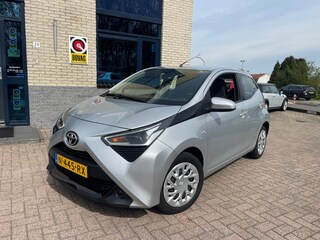 Toyota Aygo 1.0 VVT-i x-play- camera-carplay- NL auto