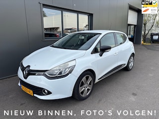 Renault Clio TCe 90 Expression / Navigatie / Airco / Parkeersensoren achter!