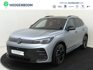 Volkswagen Tiguan 1.5 eHybrid R-Line Edition | Panoramadak | Trekhaak | Head-up display | 360 camera | Harman/kardon audio | Black style | Parkeerassistent | Lederen bekleding |