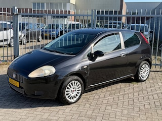 Fiat Punto Grande 1.4 Active NIEUWE APK! NL AUTO NAP! Airco l Elek pakket l TREKHAAK l MTF-STUUR! PERFECT ONDERHOUDEN! 2e eigenaar