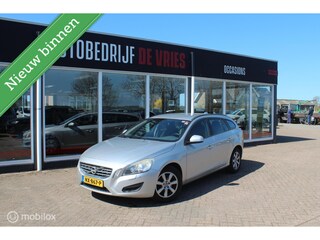 Volvo V60 1.6 DRIVe Momentum Xenon/Stoelverwarming/Navi/Clima