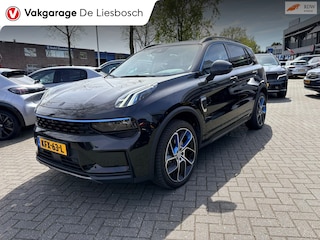 Lynk & Co 01 1.5 / pano / 360 camera / 1800kg trekgewicht/ Infinity / navi / stoelverwarming/trekhaak