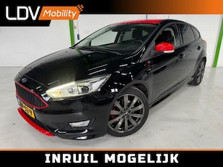 Ford Focus 1.5 ST-Line Red Edition / Stoelverwarming / Stuurverwarming / Bluetooth / 18 inch / Boekjes en historie aanwezig.