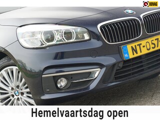 BMW 2-serie Tourer 218i High Executive AUT | / | Schuif-/Kanteldak/Leder/Stoelverwarming/NAV/Cruise - Keurig!