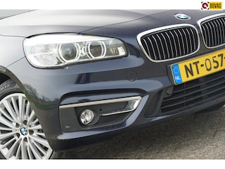 BMW 2-serie Tourer 218i High Executive AUT | / | Schuif-/Kanteldak/Leder/Stoelverwarming/NAV/Cruise - Keurig!