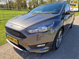 Ford Focus Wagon 1.0 ST-Line dealer ond. + gechipt prachtige staat