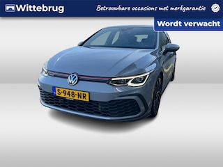 Volkswagen Golf 2.0 TSI GTI / Panoramadak / Head-up / Dodehoek herkenning / Navigatie / App connect / Camera / Parkeersensoren V+A / Stoel+stuur verwarming /