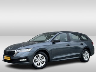 Skoda Octavia Combi 1.0 e-TSI Business Edition / Digitiaal dashboard / App connect / Navigatie / LED / Camera /  Parkeersensoren V+A /