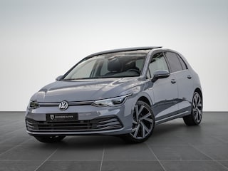 Volkswagen Golf 1.5 eTSI Style Pano LED Trekhaak Leder 18''