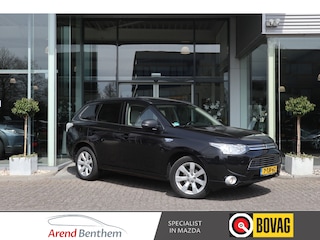 Mitsubishi Outlander 2.0 PHEV instyle+ Nieuwe APK!! Trekhaak / Camera / Schuifdak / Clima / Cruise / Leer