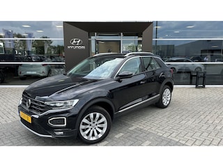 Volkswagen T-Roc 1.5 TSI Sport | AUTOMAAT | Navigatie | Adaptieve Cruise Control | Bluetooth | Climate Control | | Airco (automatisch) | Audioinstallatie met CD-speler | Bluetooth telefoonvoorbereiding