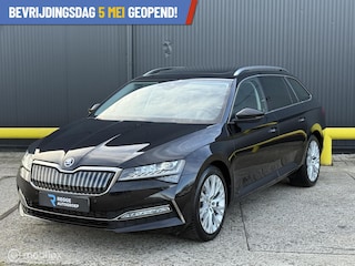 Skoda Superb Combi 1.4 TSI iV Style PANORAMADAK | TREKHAAK