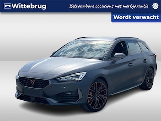 Cupra Leon 1.4 e-Hybrid 245PK Black Edition / Panoramadak / Supersport Stuur / BREMBO / Verwarmbare Lederen Memory Seat / Achteruitrijcamera
