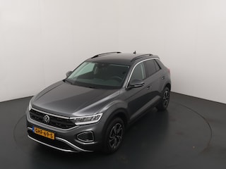 Volkswagen T-Roc 1.0 TSI 110 pk Life Business | Navi | Clima | LED | Stoelverwarming | 4 seiz. banden | Privacy glass
