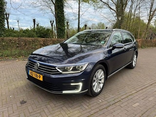Volkswagen Passat Variant 1.4 TSI GTE Connected Series/PDC/Navi/Led/APK