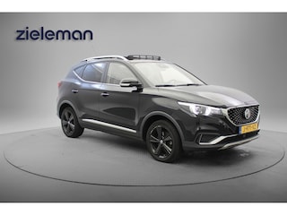 MG ZS Luxury 45 kWh - Carplay, Panorama, Leer, Camera, Trekhaak, Stoelverw.