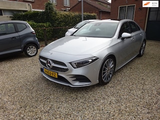 Mercedes-Benz A-klasse 200 Launch Edition Premium AMG Line Panorama dak, Navigatie, Climate controle, Cruise controle, Trekhaak