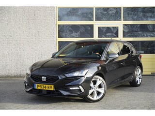 Seat Leon 1.0 TSI 5drs FR BJ2022 Lmv 17" | Led V+A | Pdc | App-Connect | Virtual cockpit | Dashboard verlichting | Climate control | Cruise control | Sportstoelen | Sportstuur | Zwarte hemel | Extra getint glas