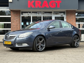 Opel Insignia Cosmo 2.0 T 220 pk AUTOMAAT - Xenon - Leder - Zeer snel!