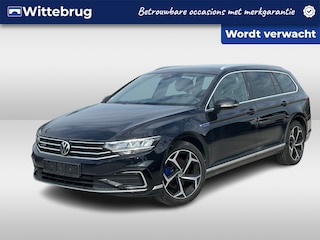 Volkswagen Passat Variant 1.4 TSI PHEV 218PK GTE Business / Digitale Cockpit / Trekhaak / Stuur + Stoelverwarming + Massagestoel / Achteruitrijcamera / LED