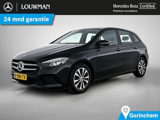 Mercedes-Benz B-klasse 180 Business Solution Trekhaak | Ledkoplampen | Stoelverwarming | Licht- en zicht pakket | Parkeerpakket met achteruitrijcamera. Inclusief 24 maanden Mercedes-Benz Certified garantie voor Europa.