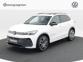 Volkswagen Tiguan 1.5 eHybrid R-Line Edition 204 PK | Trekhaak | 360 Camera | LED Matrix | Black Style | Adaptief Onderstel |