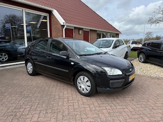 Ford Focus 1.6 16V TREND AIRCO / CRUISE CONTROL / TREKHAAK / NIEUWE APK