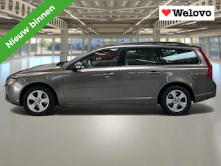 Volvo V70 2.5FT Momentum Incl. BTW, leder, trekhaak, electr. klep, verw. stoelen..