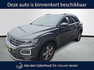 Volkswagen T-Roc 1.5 TSI Automaat Style | Panoramadak | Trekhaak | VERWACHT |