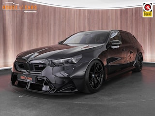 BMW 5-serie Touring |BTW-auto|B&W|pano|M-drive prof|iconic glow|carbon interieur|stoelverwarming & verkoeling|Apple Carplay