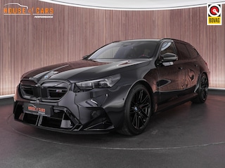 BMW 5-serie Touring |BTW-auto|B&W|pano|M-drive prof|iconic glow|carbon interieur|stoelverwarming & verkoeling|Apple Carplay