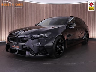 BMW 5-serie Touring |BTW-auto|B&W|pano|M-drive prof|iconic glow|carbon interieur|stoelverwarming & verkoeling|Apple Carplay