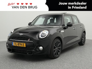 Mini Mini 2.0 192 PK Chili | LED | Panoramadak | Harman/Kardon | Stoelverwarming | Leder | Keyless | Head-Up |